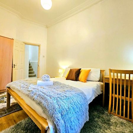 Charming Home With Private Balcony, On 1St Floor, With 2 Bathrooms, 3 Min Walk To Earl'S Court Station ロンドン エクステリア 写真
