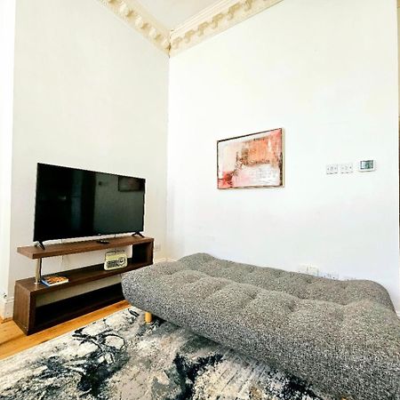 Charming Home With Private Balcony, On 1St Floor, With 2 Bathrooms, 3 Min Walk To Earl'S Court Station ロンドン エクステリア 写真