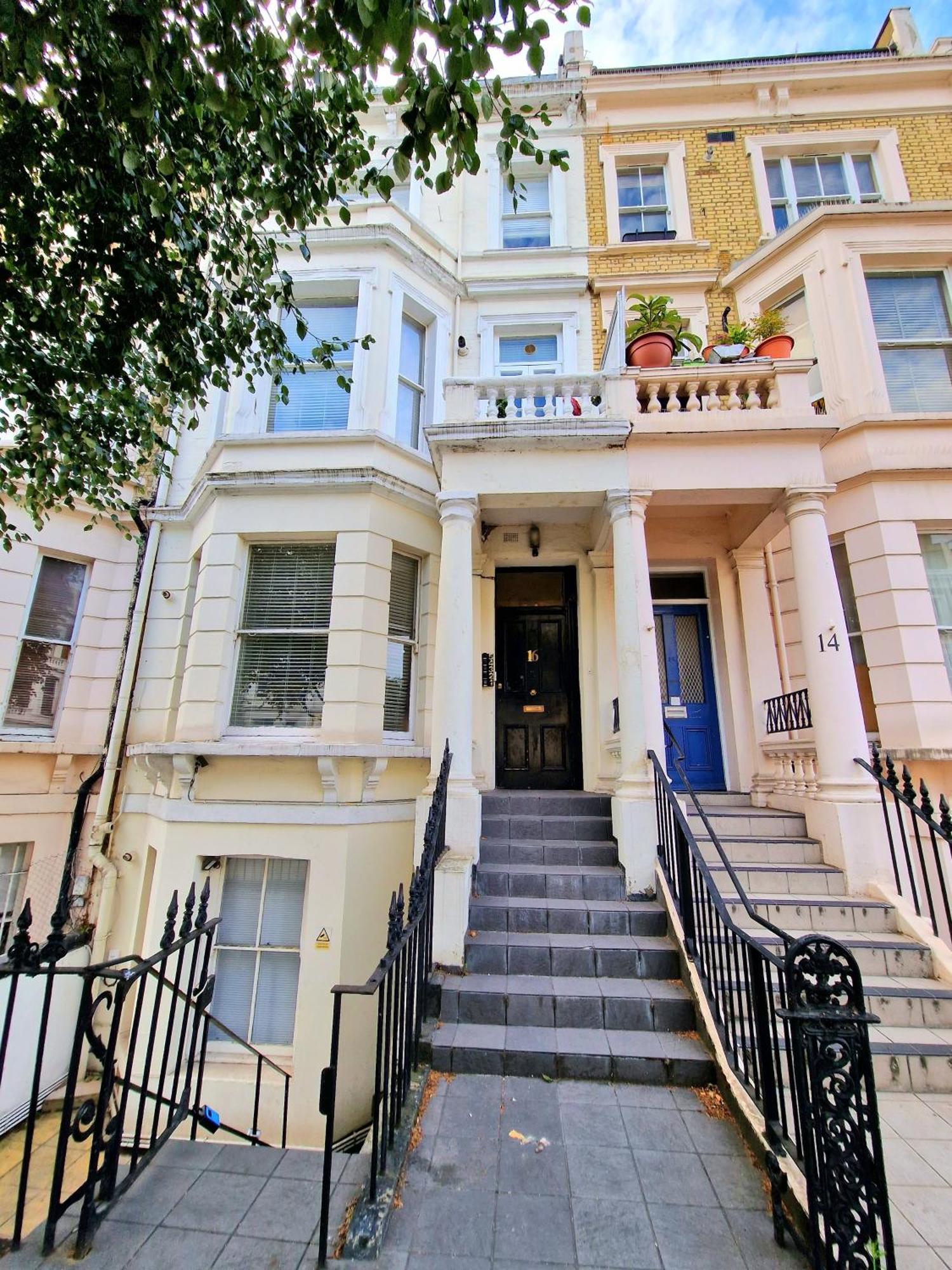 Charming Home With Private Balcony, On 1St Floor, With 2 Bathrooms, 3 Min Walk To Earl'S Court Station ロンドン エクステリア 写真