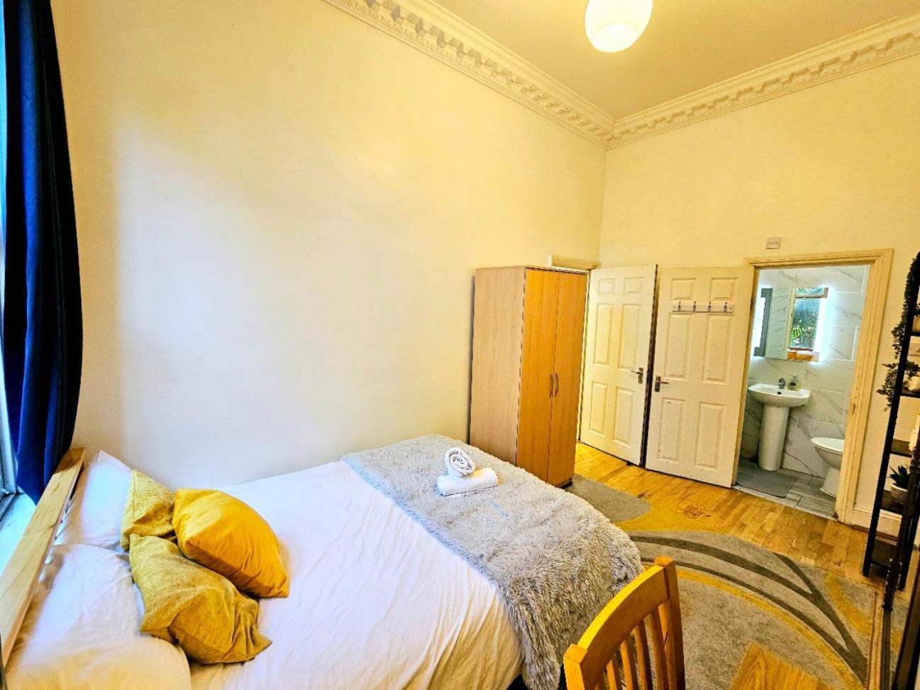 Charming Home With Private Balcony, On 1St Floor, With 2 Bathrooms, 3 Min Walk To Earl'S Court Station ロンドン エクステリア 写真