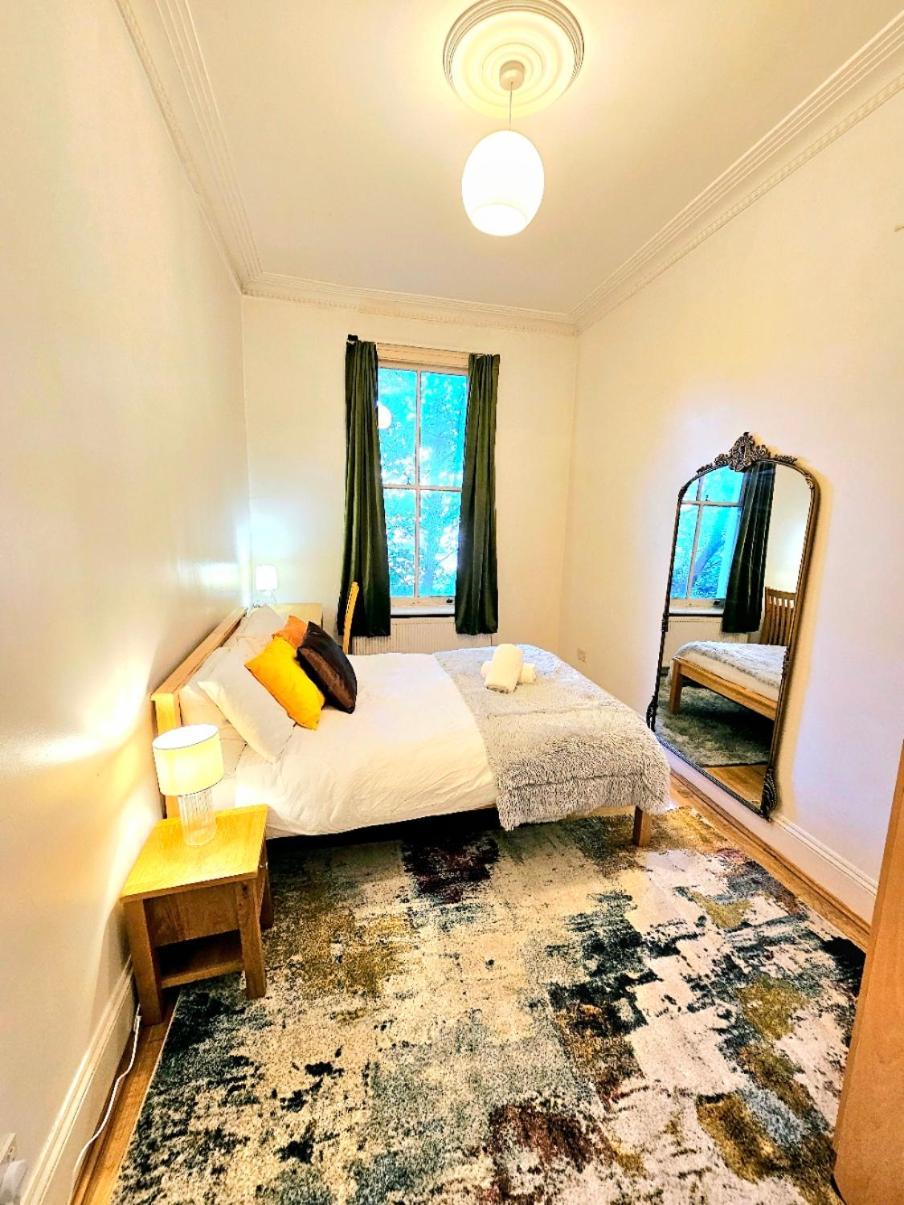 Charming Home With Private Balcony, On 1St Floor, With 2 Bathrooms, 3 Min Walk To Earl'S Court Station ロンドン エクステリア 写真