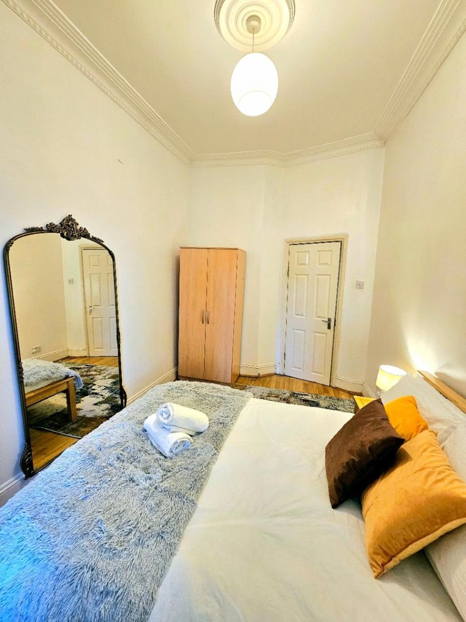 Charming Home With Private Balcony, On 1St Floor, With 2 Bathrooms, 3 Min Walk To Earl'S Court Station ロンドン エクステリア 写真