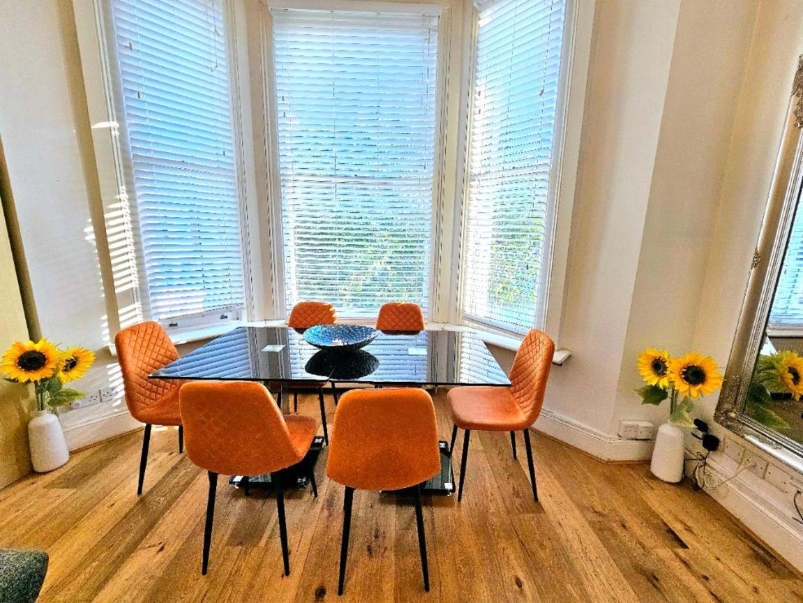 Charming Home With Private Balcony, On 1St Floor, With 2 Bathrooms, 3 Min Walk To Earl'S Court Station ロンドン エクステリア 写真