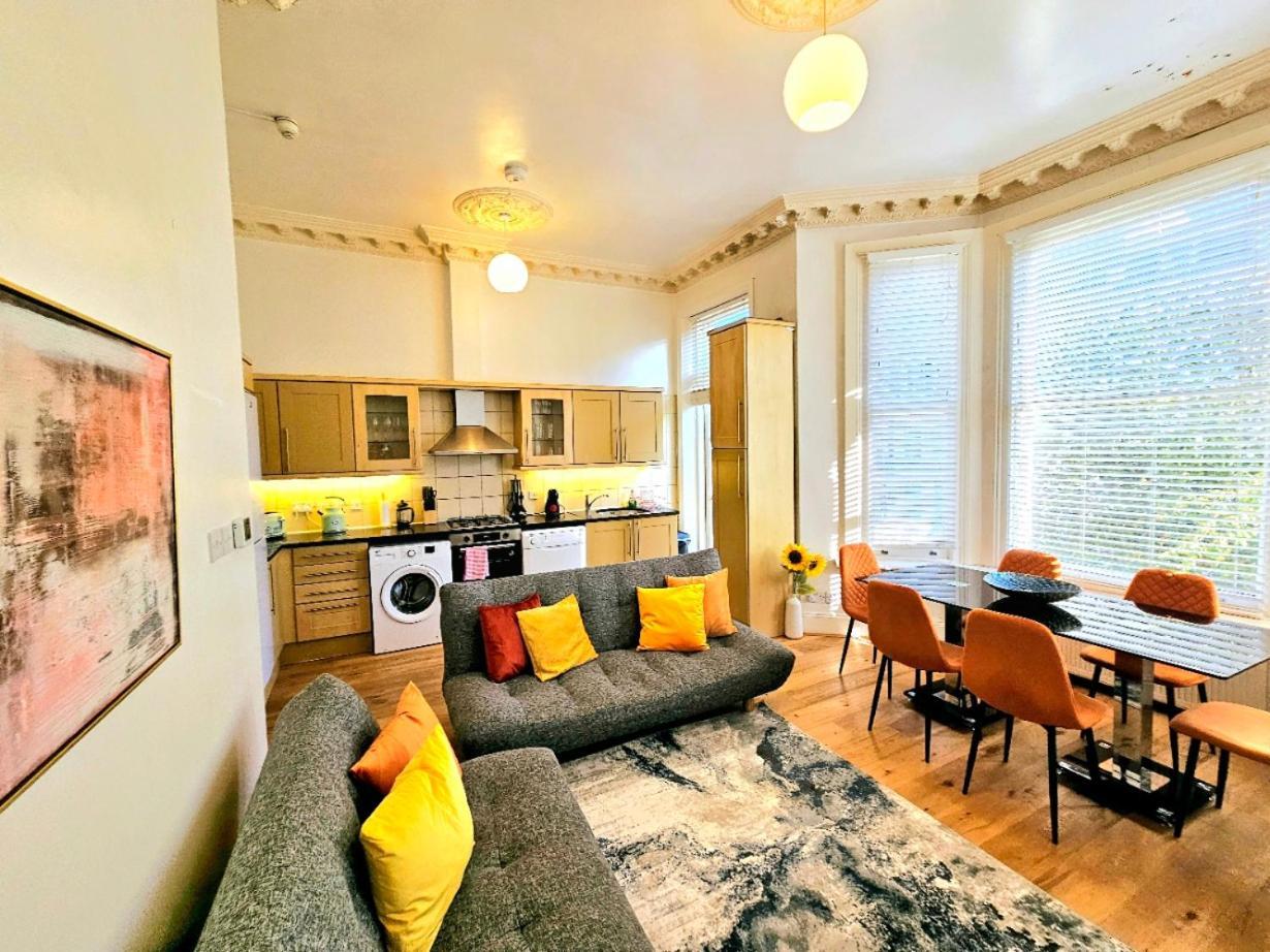 Charming Home With Private Balcony, On 1St Floor, With 2 Bathrooms, 3 Min Walk To Earl'S Court Station ロンドン エクステリア 写真