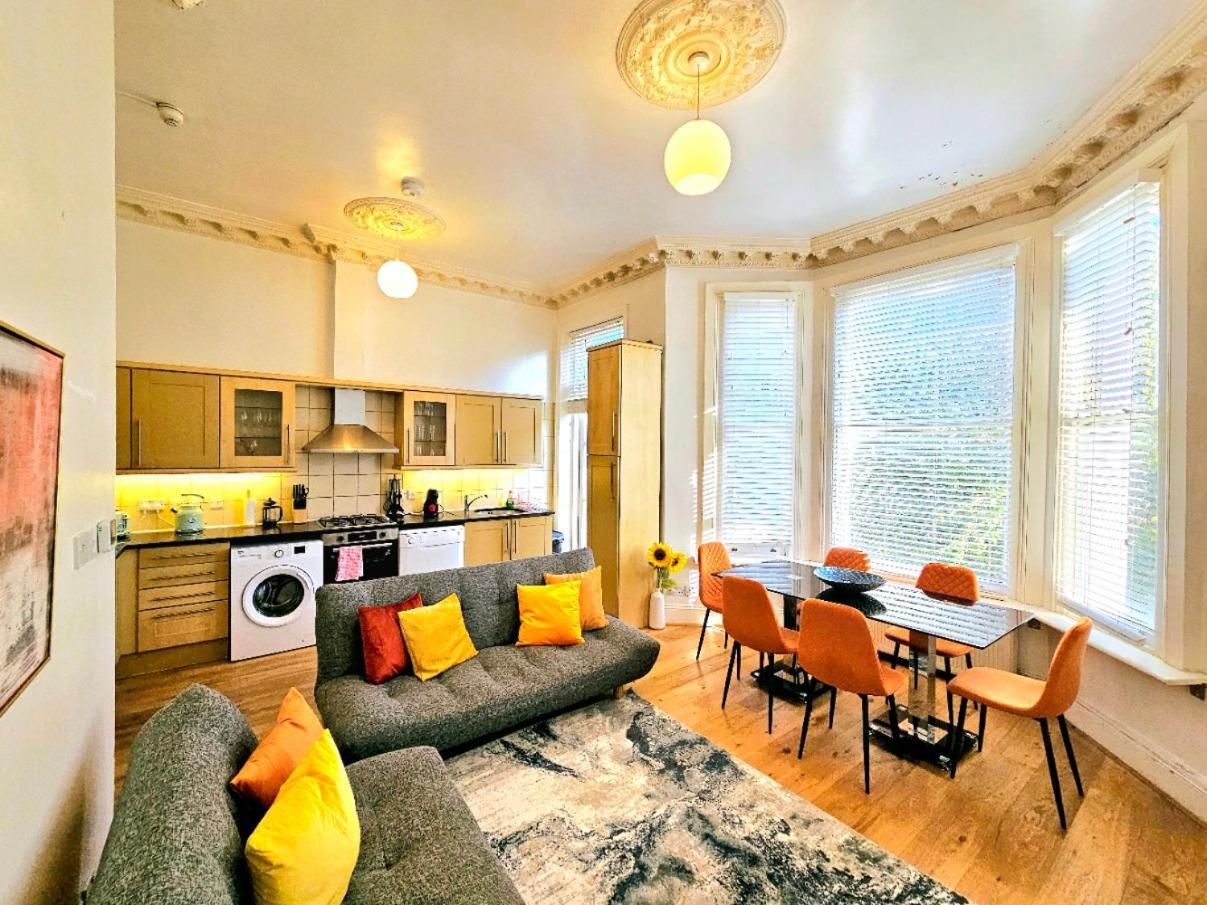 Charming Home With Private Balcony, On 1St Floor, With 2 Bathrooms, 3 Min Walk To Earl'S Court Station ロンドン エクステリア 写真