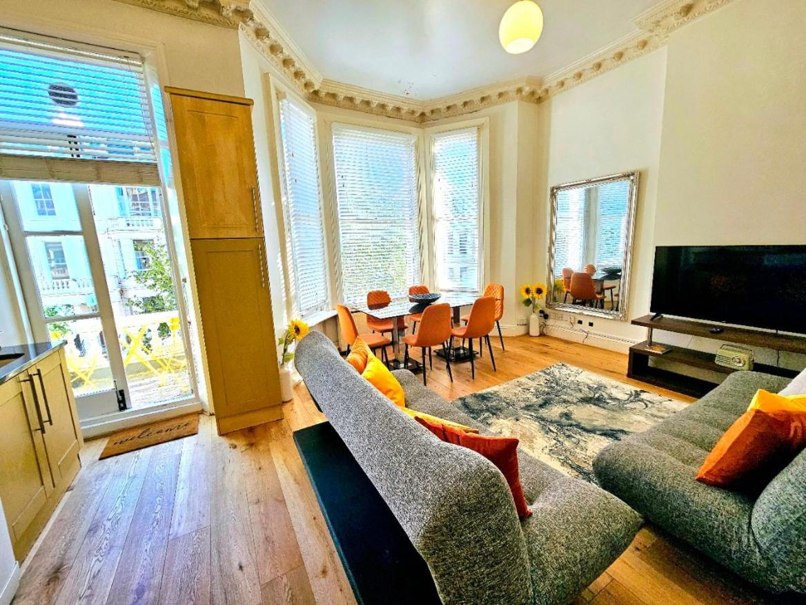 Charming Home With Private Balcony, On 1St Floor, With 2 Bathrooms, 3 Min Walk To Earl'S Court Station ロンドン エクステリア 写真