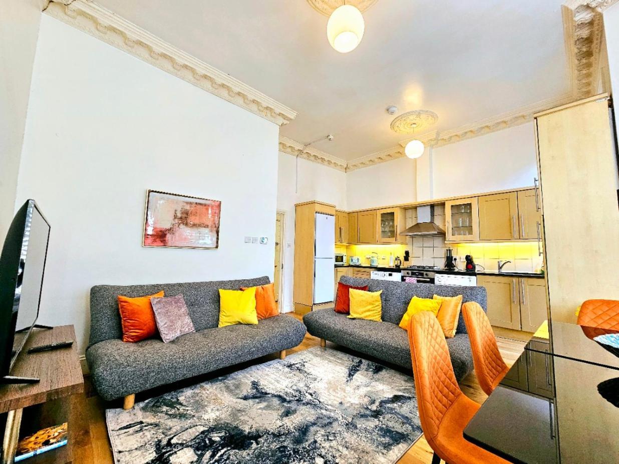 Charming Home With Private Balcony, On 1St Floor, With 2 Bathrooms, 3 Min Walk To Earl'S Court Station ロンドン エクステリア 写真