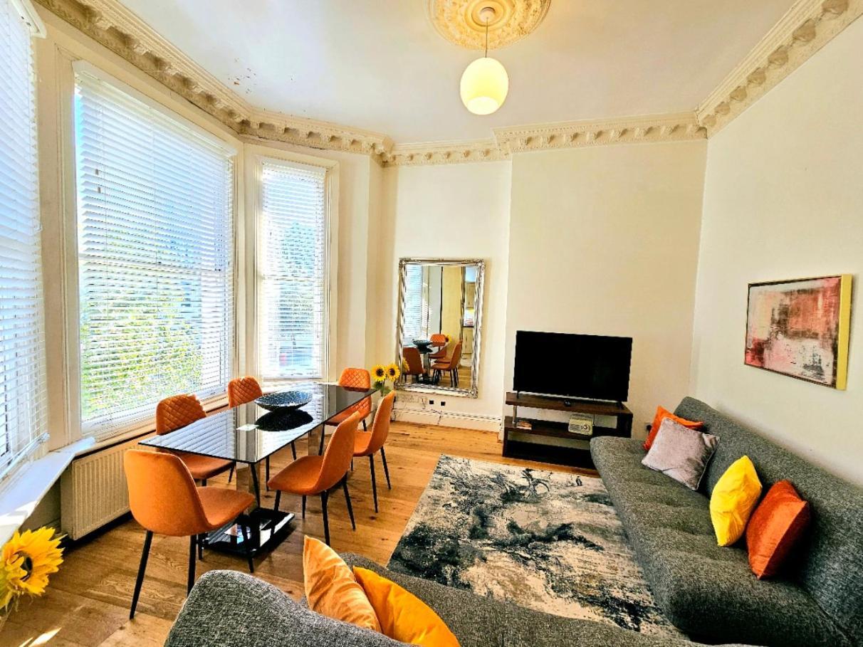 Charming Home With Private Balcony, On 1St Floor, With 2 Bathrooms, 3 Min Walk To Earl'S Court Station ロンドン エクステリア 写真